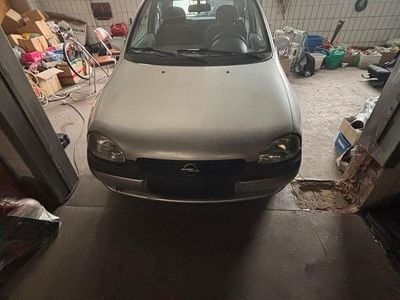 Usata Opel Corsa 69 CV (50 kW) 2000 Argento Utilitaria