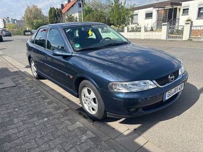 Usata Opel Vectra 101 CV (74 kW) 2000 Blu Berlina