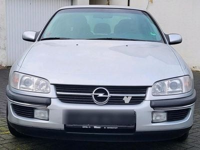 Silber Gebraucht 1998 Opel Omega Limousine | 3.100 €