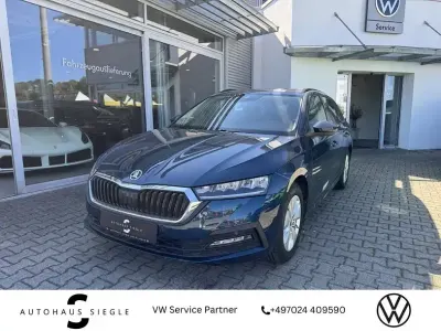 Gebraucht Skoda Octavia Ambition 116 PS (85 kW) 2023 Lavablau (metallic) Kombi