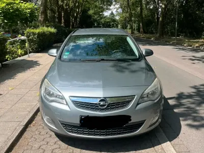 Gebraucht Opel Astra 110 PS (80 kW) 2012 Grau Kombi