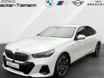 Gebraucht BMW 520 M Sport 197 PS (144 kW) 2025 Mineralweiß Limousine