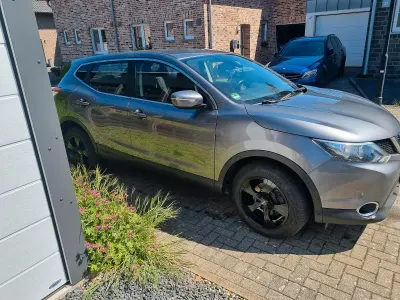 Gebraucht Nissan Qashqai 116 PS (85 kW) 2016 Grau SUV