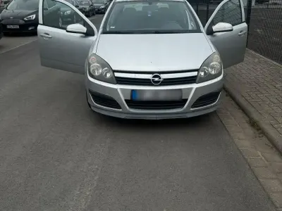 Gebraucht Opel Astra 101 PS (74 kW) 2007 Silber Limousine