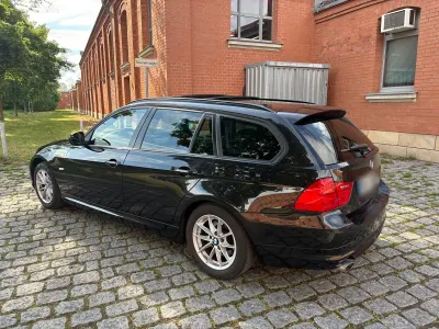 Gebraucht BMW 320 184 PS (135 kW) 2010 Schwarz Kombi