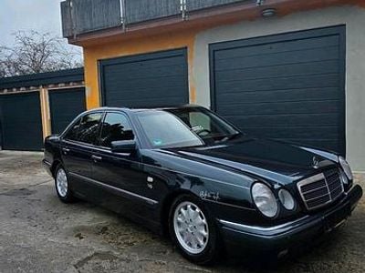 Gebraucht Mercedes E240 170 PS (125 kW) 1999 Grau Limousine