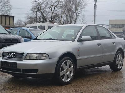 Silber Gebraucht 1995 Audi A4 Limousine | 1.480 €