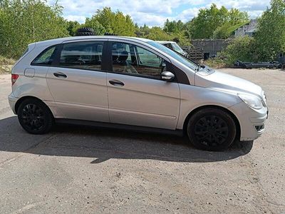 Mercedes B180