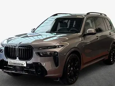 Neu BMW X7 352 PS (258 kW) 2026 Grau SUV