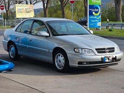 Second-hand Opel Omega Selection 144 CP (105 kW) 2002 Argintiu Berlinǎ