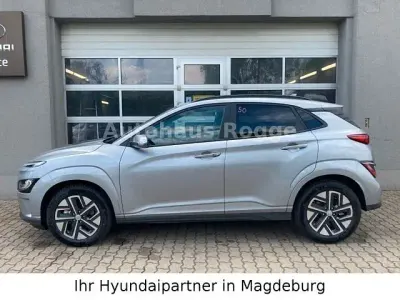 Gebraucht Hyundai Kona Advantage 100 kW (136 PS) 2023 Shimmering silver SUV