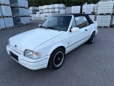 Gebraucht Ford Escort Cabriolet 105 PS (77 kW) 1988 Weiß Cabrio