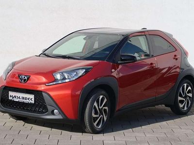 Neu Toyota Aygo X 72 PS (52 kW) 2025 Chili red perleffekt/dach myst SUV