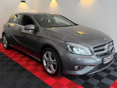 Gebraucht Mercedes A180 Urban 109 PS (80 kW) 2015 Mountaingrau  met. Kleinwagen