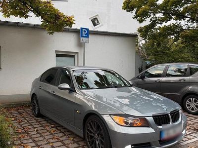 Grau Gebraucht 2005 BMW 320 Limousine | 4.700 €