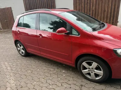 Gebraucht VW Golf Plus Cross 105 PS (77 kW) 2011 Rot Limousine