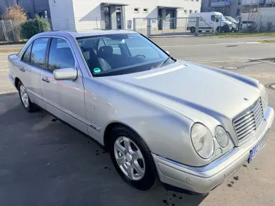Gebraucht Mercedes E240 Avantgarde 170 PS (125 kW) 1998 Silber Limousine