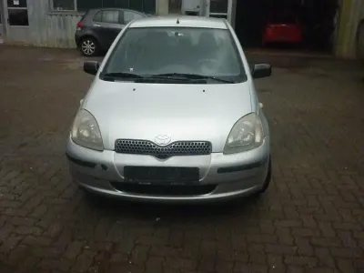 Gebraucht Toyota Yaris 85 PS (62 kW) 2001 Silber Kleinwagen