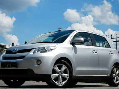 Gebraucht Toyota Urban Cruiser 101 PS (74 kW) 2009 Silber Kleinwagen