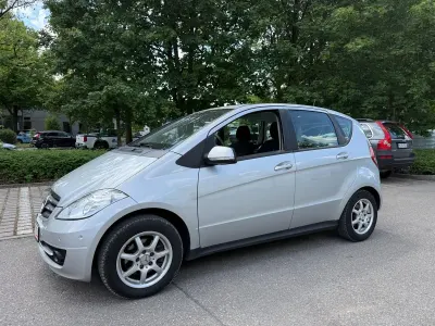 Używany Mercedes A180 116 KM (85 kW) 2009 Srebrny Hatchback