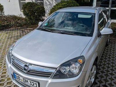 Brugt Opel Astra Edition 116 HK (85 kW) 2010 Sølv Sedan