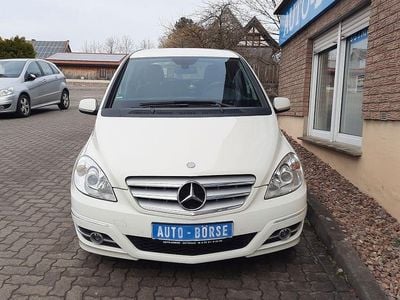 Gebraucht Mercedes B180 109 PS (80 kW) 2011 Weiß Van / Kleinbus