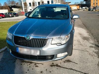 Grau Gebraucht 2010 Skoda Superb Kombi | 5.100 € (Fairer Preis)