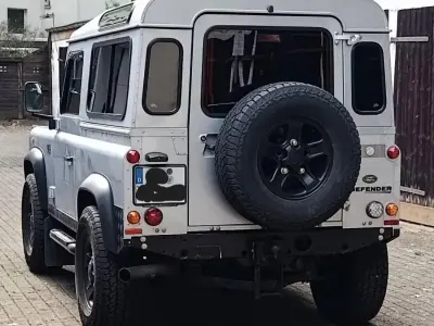 Gebraucht Land Rover Defender 122 PS (89 kW) 2008 Silber Kombi