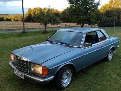 Second-hand Mercedes 230 136 CP (100 kW) 1984 Albastru Coupe