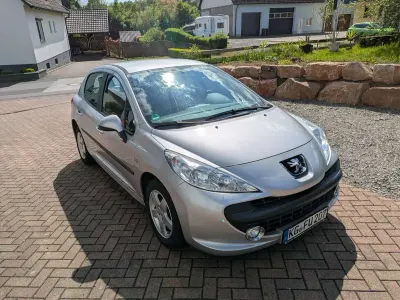 Gebraucht Peugeot 207 Urban Move 95 PS (69 kW) 2009 Silber Limousine