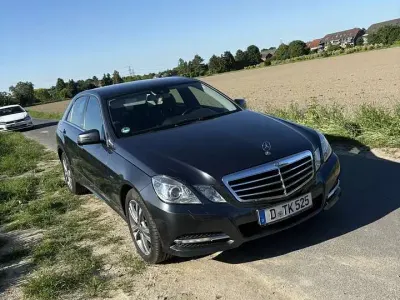 Gebraucht Mercedes E250 Avantgarde 204 PS (150 kW) 2010 Grau Limousine