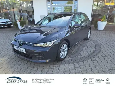 Neu VW Golf VIII Life 116 PS (85 kW) 2026 Grau Limousine
