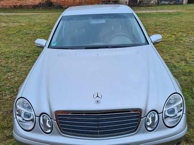 Gebraucht Mercedes E200 Classic 163 PS (119 kW) 2003 Silber Limousine
