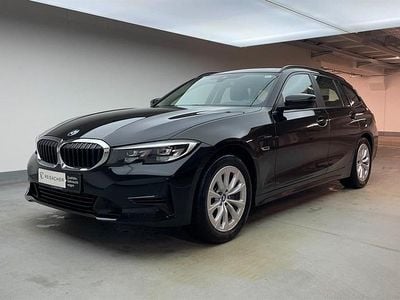 Schwarz uni Gebraucht 2022 BMW 320e Advantage Kombi | 26.999 € (Guter Preis)