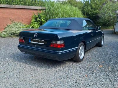 Gebraucht Mercedes E200 136 PS (100 kW) 1995 Blau Cabrio