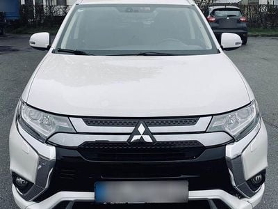 Second-hand Mitsubishi Outlander P-HEV Basis 224 CP (164 kW) 2019 Alb SUV
