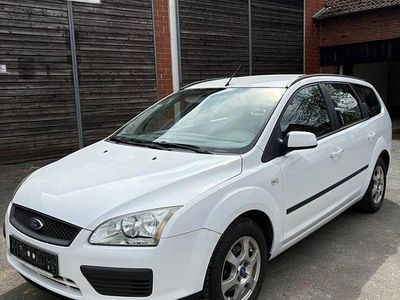 Usata Ford Focus Ambiente 101 CV (74 kW) 2006 Bianco Station wagon