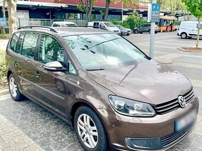 Braun Gebraucht 2011 VW Touran Van / Kleinbus | 4.000 € (Fairer Preis)