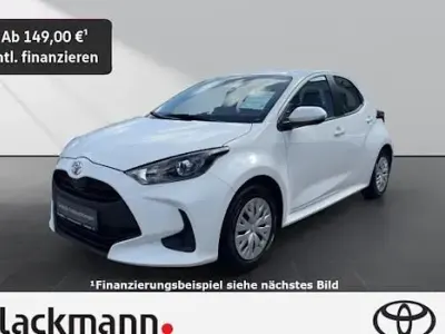 Używany Toyota Yaris Comfort 72 KM (52 kW) 2022 Biały Hatchback