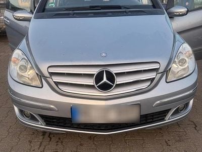 Usata Mercedes 200 150 CV (110 kW) 2007 Blu Berlina