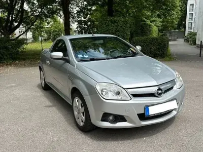 Używany Opel Tigra 90 KM (66 kW) 2005 Srebrny Kabriolet