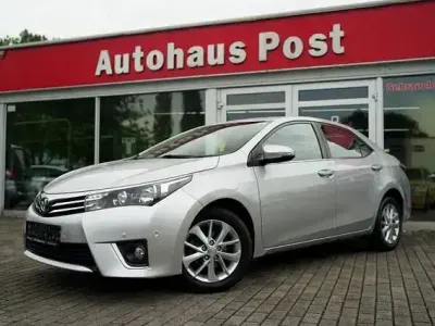 Gebraucht Toyota Corolla Life+ 132 PS (97 kW) 2015 Silber Limousine