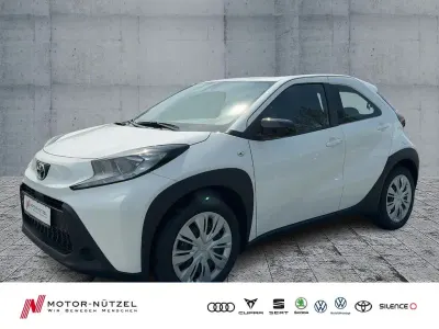 Neu Toyota Aygo X Business Edition 72 PS (52 kW) 2025 Super white 2 SUV