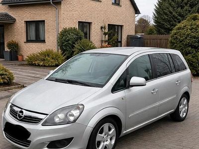 Usata Opel Zafira 110 CV (80 kW) 2011 Argento Monovolume