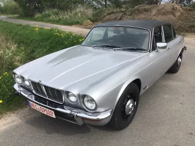 Używany Jaguar XJ6 174 KM (127 kW) 1978 Srebrny Sedan/Limuzyna