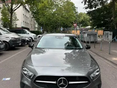 Gebraucht Mercedes A180 Progressive 136 PS (100 kW) 2020 Grau Limousine