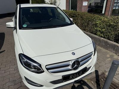 Calcitweiß Gebraucht 2016 Mercedes B180 Urban Van / Kleinbus | 17.800 € (Etwas zu teuer)