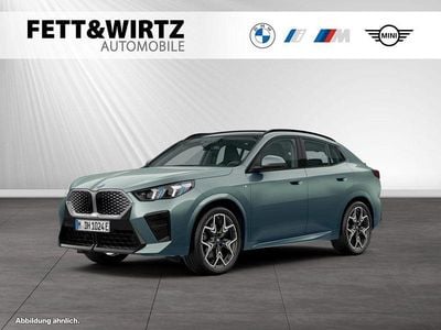 Neu BMW iX2 M Sport 230 kW (313 PS) 2025 Cape york grün metallic SUV