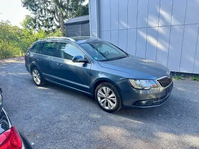 Gebraucht Skoda Superb 140 PS (102 kW) 2014 Grau Kombi