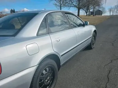 Second-hand Audi A4 125 CP (91 kW) 1998 Argintiu Berlinǎ